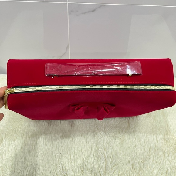 COPY - Estée Lauder large velvet makeup case. NWOT - Picture 2 of 5